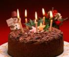 Торт с пятью свечи для празднования дня рождения